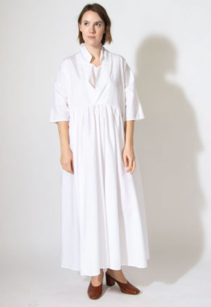 Front view of straight size model wearing Sample 527 in white cotton.