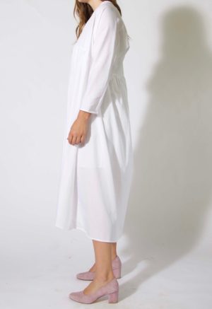 Side view of straight size model wearing Sustain sample 502 in white cotton.