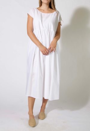 Front view of straight size model wearing sample 505 in white cotton.