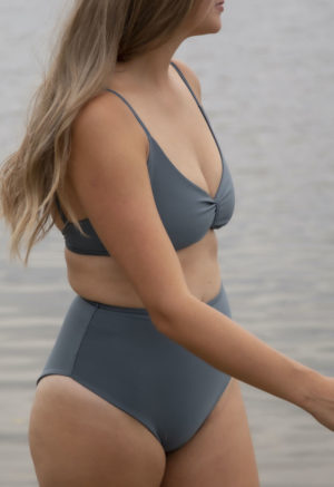 Side view of straight size model wearing Skinny Knot Top in Storm.