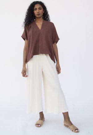 Front view of straight size model wearing Double V Top in Raisin Cotton.