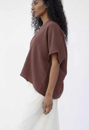 Side view of straight size model wearing Double V Top in Raisin Cotton.