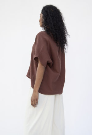 Side view of straight size model wearing Double V Top in Raisin Cotton.