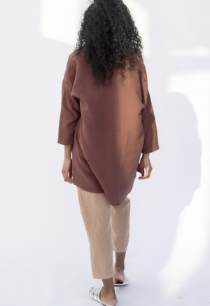 Back view of straight size model wearing Easy Jacket in Raisin Cotton.