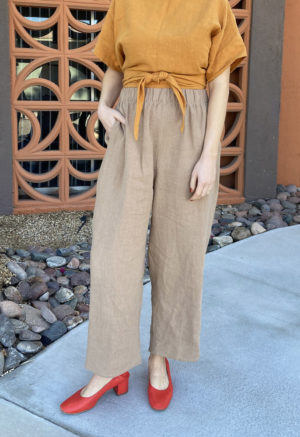 Front view of straight size model wearing Easy Wide Leg Pant in Latte Linen.