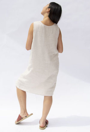 Back view of straight size model wearing Oatmeal Linen Shift Dress.