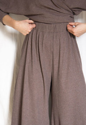 Front view of straight size model wearing Mauve Rib Extra Wide-Leg Ribbed Pant.