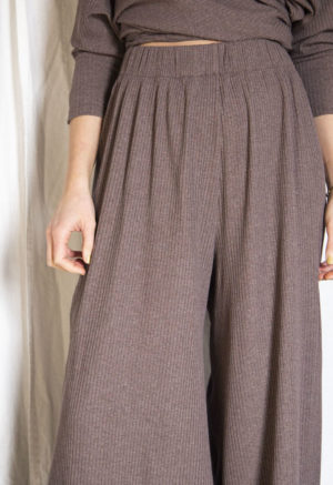 Front view of straight size model wearing Mauve Rib Extra Wide-Leg Ribbed Pant.