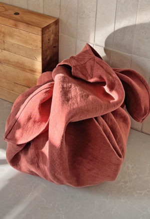 crimson linen culinary tie carrier