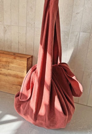 crimson linen culinary tie carrier