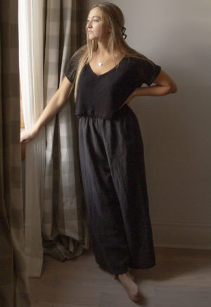 Front view of straight size model wearing Black Linen Extra Wide-Leg Pants.