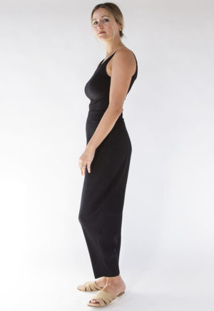 Side view of straight size model wearing Black Rib Reversible Scoop Bodysuit.