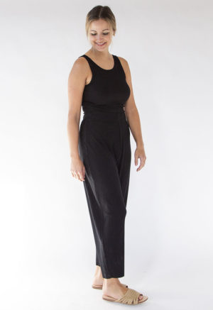 Front/side view of straight size model wearing Black Rib Reversible Scoop Bodysuit.