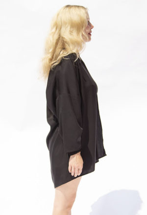 Side view of straight size model wearing Black Lyocell Easy Jacket.