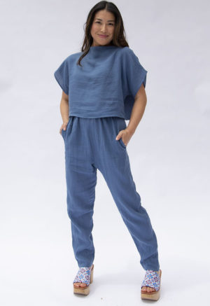 Front view of straight size model wearing Denim Linen Easy Tapered Pant.