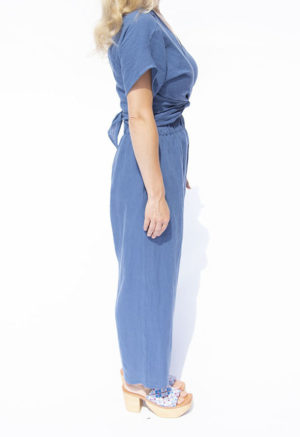 Side view of straight size model wearing Denim Linen Easy Wide-Leg Pants.