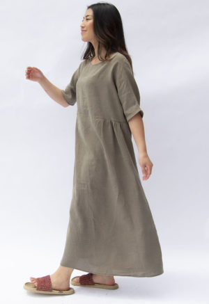 Side view of straight size model wearing Moss Linen Gathered Midi Dress.