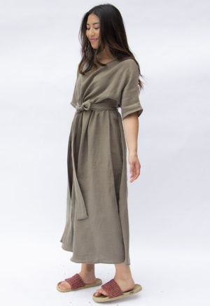 Front/side view of straight size model wearing Moss Linen Gathered Midi Dress.