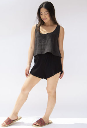 Front view of straight size model wearing Black Linen Reversible Scoop Tank.