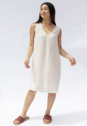 Front view of straight size model wearing Oatmeal Linen Shift Dress.