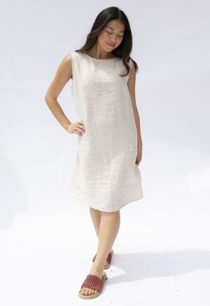 Front view of straight size model wearing Oatmeal Linen Shift Dress.