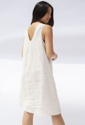 Back view of straight size model wearing Oatmeal Linen Shift Dress.