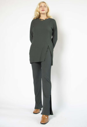 Front view of straight size model wearing Blue Spruce Tunic Slit Rib Top.