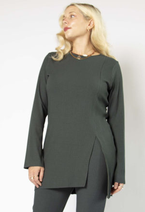 Front view of straight size model wearing Blue Spruce Tunic Slit Rib Top.