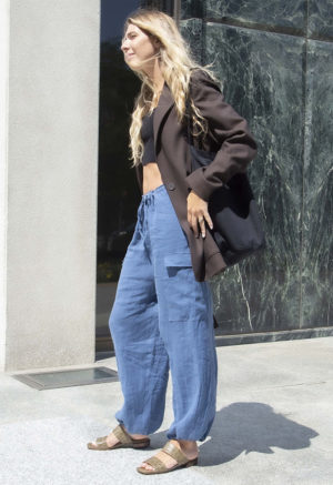 Side view of straight size model wearing Denim Linen Cargo Pant.