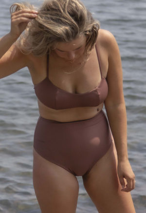 Front view of straight size model wearing Chestnut Ruched Top.
