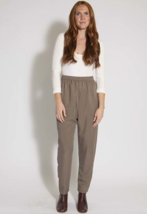 Front view of straight size model wearing Stone Lyocell/Linen Easy Tapered Pant.
