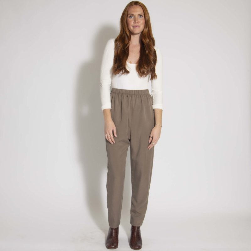 Front view of straight size model wearing Stone Lyocell/Linen Easy Tapered Pant.