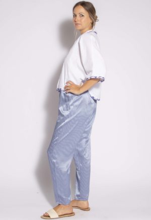 Side view of straight size model wearing White Seersucker Cropped Dolman Sleeve Button-Up.