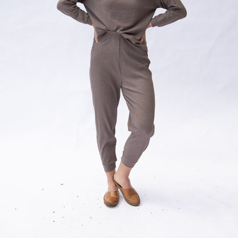 Front view of straight size model wearing Mauve Rib Jogger Pant.