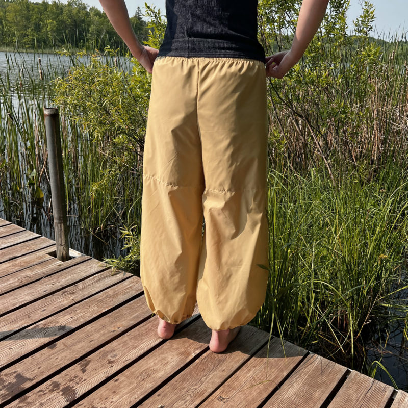 LE Wide-Leg Balloon Pants.7 woman in tan/yellow wide-leg pant with balloon cuff
