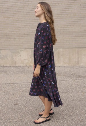 woman in black floral balloon sleeve midi dress